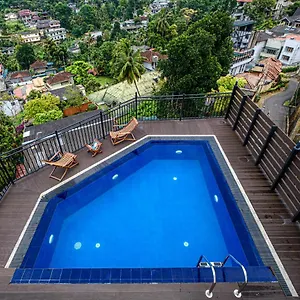 2* Hotel Queens Mount Ridge